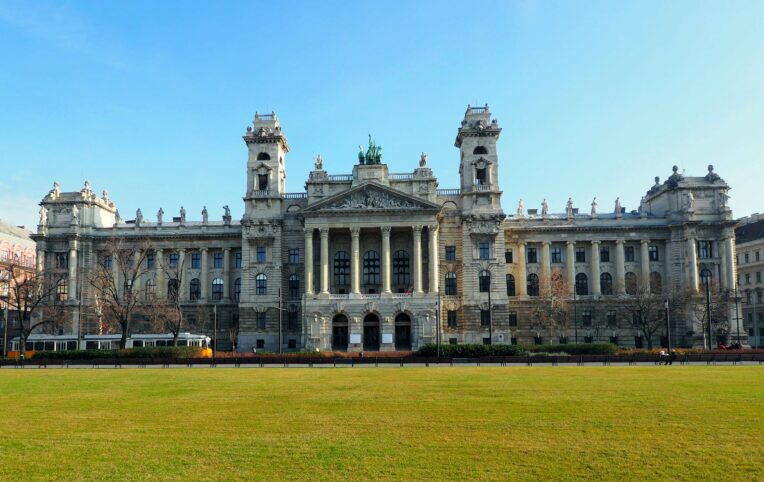 Igazságügyi Palota: A homlokzat a beruházás előtt