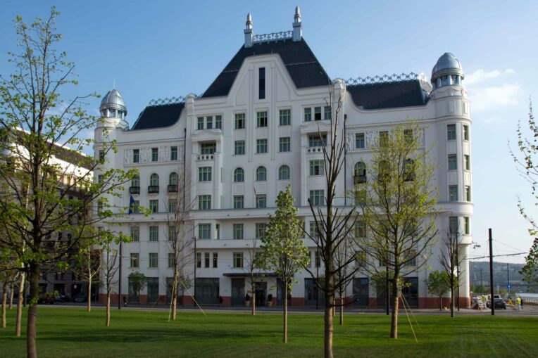 Wellisch-palota: A homlokzat a beruházás után