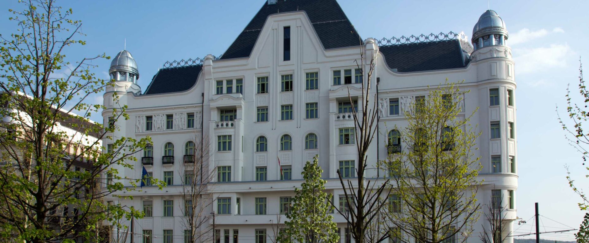 Wellisch-palota: A homlokzat a beruházás után