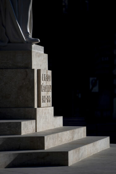 Vértanúk tere: A Nemzeti Vértanúk emlékművének részlete