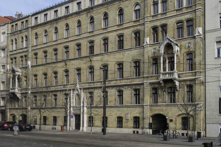 Tisza Lajos Irodaház: A homlokzat a beruházás előtt (MTI)